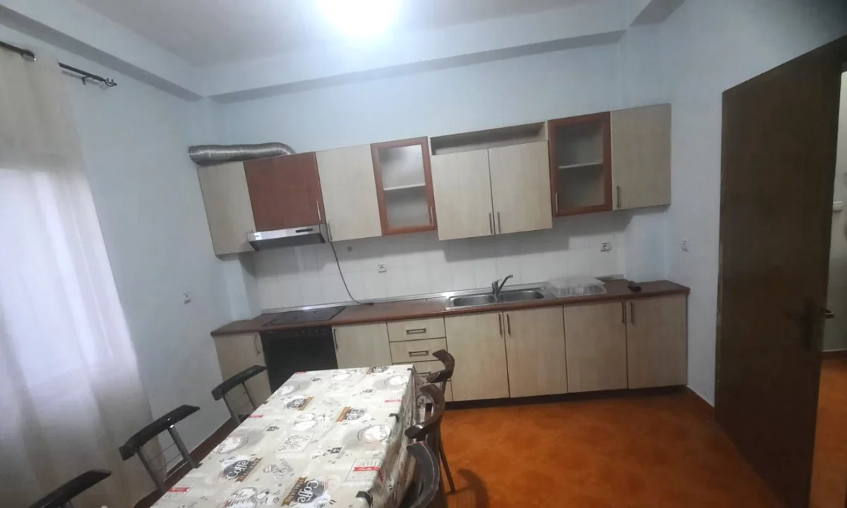 Appartamento in affitto a Tirana 3+1, Arredato