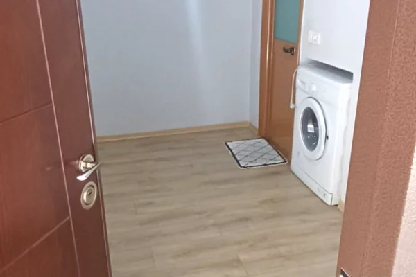 Shtepi ne shitje Apartament ne Tirane, 1+1, Mobilimi E mobiluar, Pagesa 87,000  Euro.