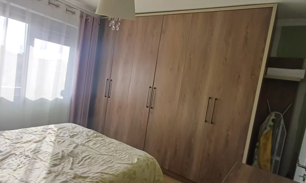 Shtepi ne shitje Apartament ne Tirane, 1+1, Mobilimi E mobiluar, Pagesa 87,000  Euro.