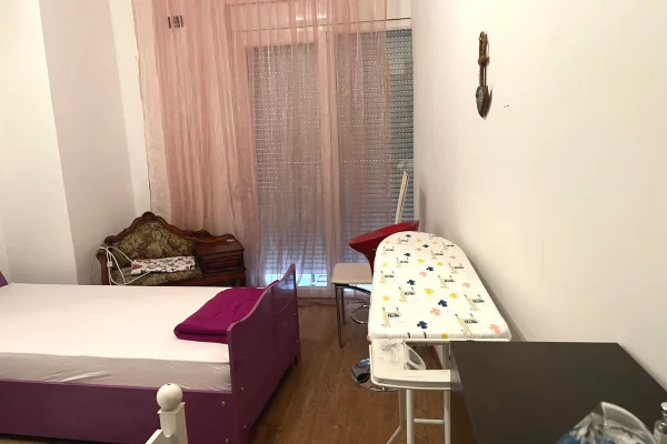 Shtepi me qera Apartament ne Tirane, 2+1, Mobilimi E mobiluar, Pagesa 600  Euro.