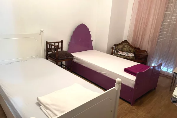 Shtepi me qera Apartament ne Tirane, 2+1, Mobilimi E mobiluar, Pagesa 600  Euro.