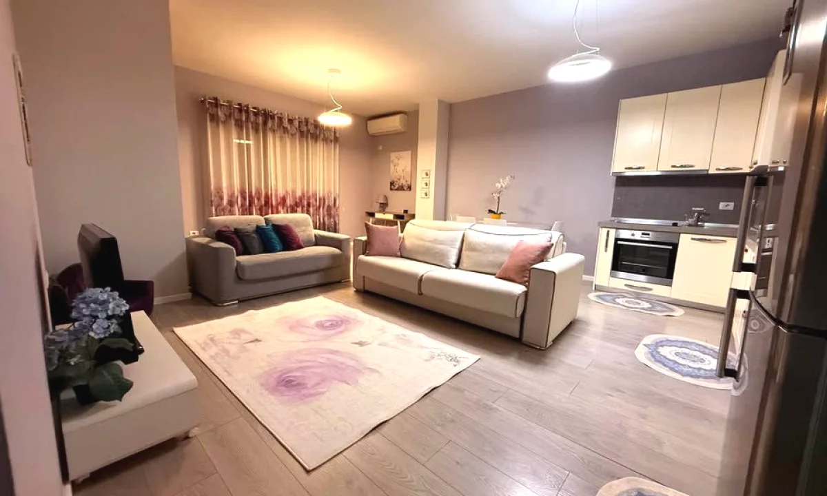 Appartamento in affitto a Tirana 1+1, Arredato