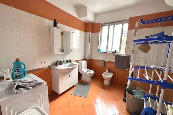 Appartamento in affitto a Tirana 2+1, Arredato