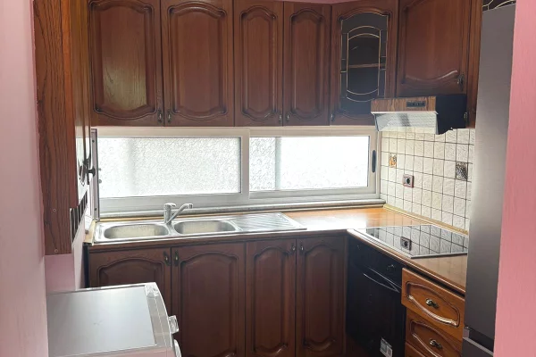 JEPET ME QIRA 2+1 TEK XHAMLLIK 