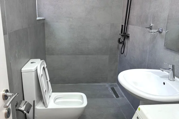 JEPET ME QIRA GARSONIERE TEK XHAMLLIKU