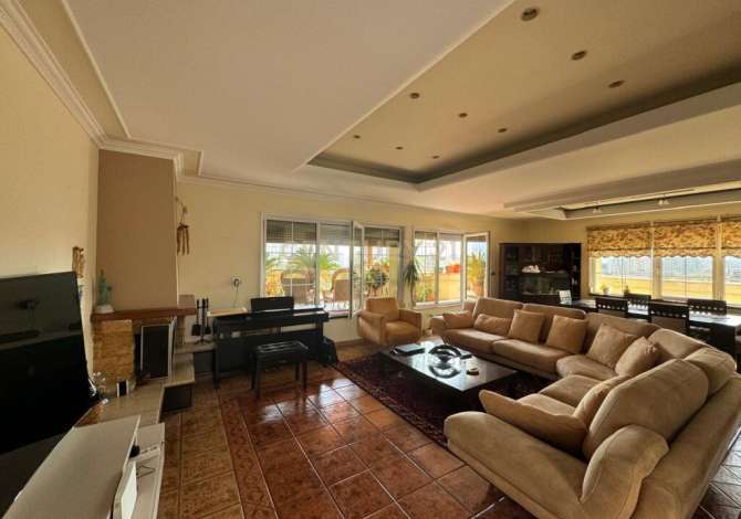Shtepi me qera 3+1 ne Tirane - 2,300 Euro