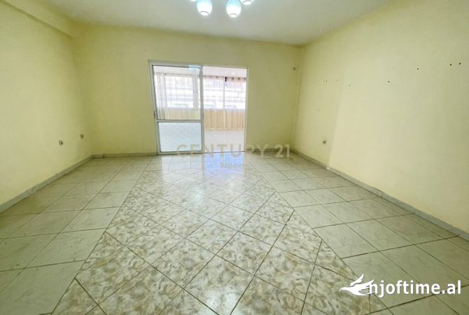 Shtepi ne shitje Apartament ne Tirane, 2+1, Mobilimi Bosh, pa mobiluar, Pagesa 260,000  Euro.