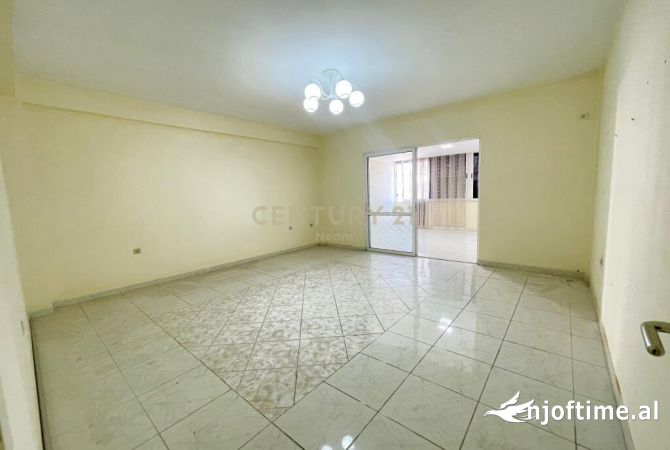 Shtepi ne shitje Apartament ne Tirane, 2+1, Mobilimi Bosh, pa mobiluar, Pagesa 260,000  Euro.