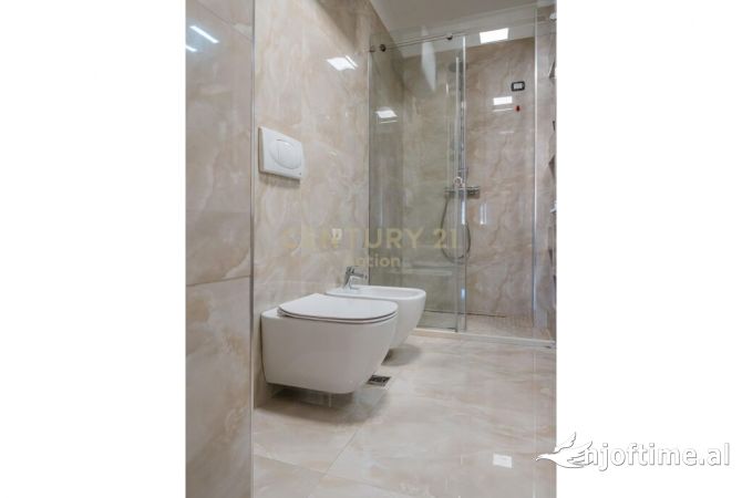 Shtepi ne shitje Apartament ne Tirane, 3+1, Mobilimi E mobiluar, Pagesa 345,000  Euro.