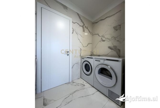 Shtepi ne shitje Apartament ne Tirane, 3+1, Mobilimi E mobiluar, Pagesa 345,000  Euro.