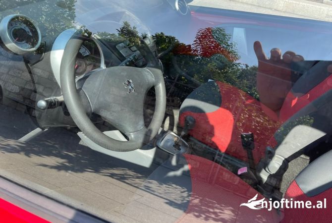 Makina ne shitje  ne Tirane - 2,700 Euro