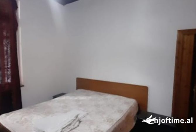 Shtepi me qera 2+1 ne Tirane - 40,000 Leke