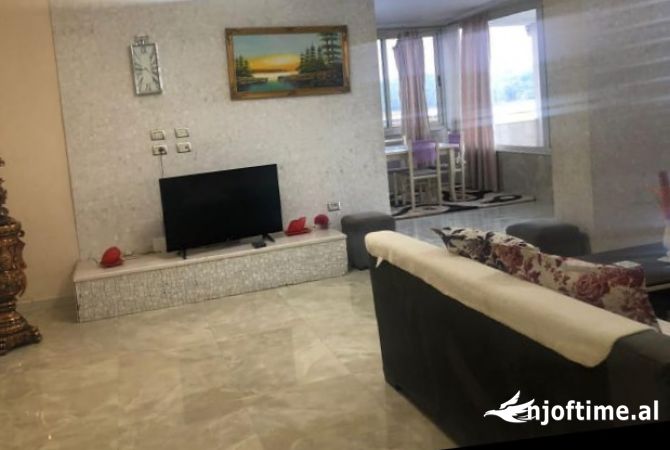 Shtepi me qera 4+1 ne Tirane - 800 Euro