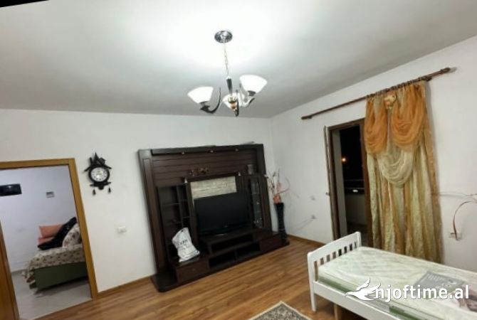 Shtepi me qera 2+1 ne Tirane - 40,000 Leke