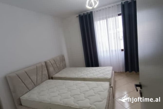 Shtepi me qera 2+1 ne Tirane - 800 Euro
