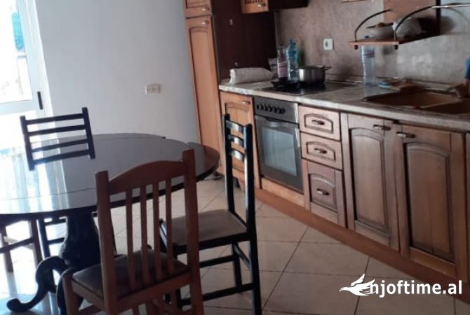 Shtepi me qera 2+1 ne Tirane - 40,000 Leke