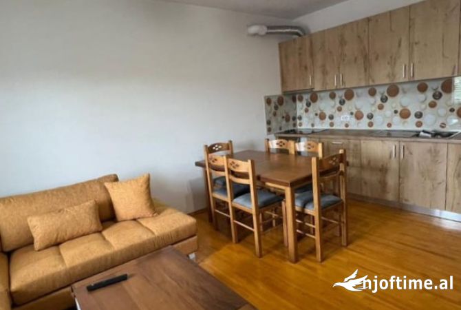 Shtepi me qera 2+1 ne Tirane - 450 Euro