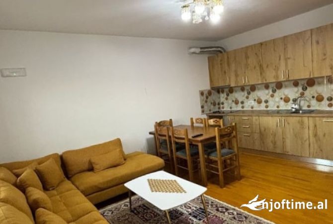 Shtepi me qera 2+1 ne Tirane - 400 Euro