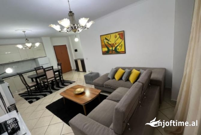 Shtepi me qera 2+1 ne Tirane - 68,000 Leke