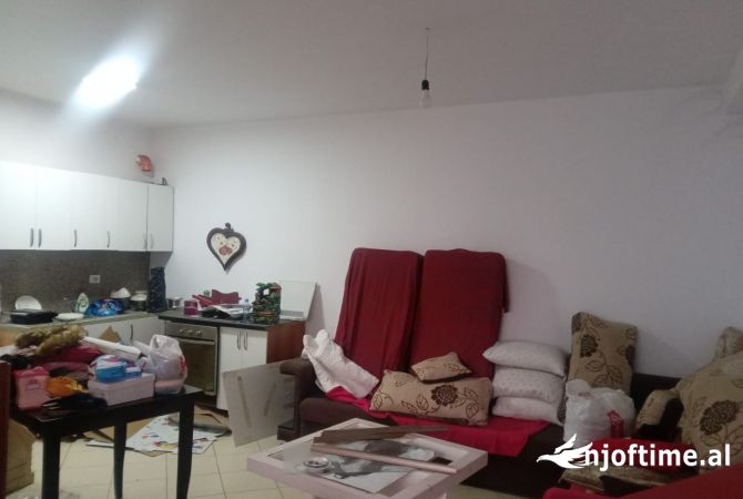 Shtepi me qera 1+1 ne Tirane - 32,000 Leke