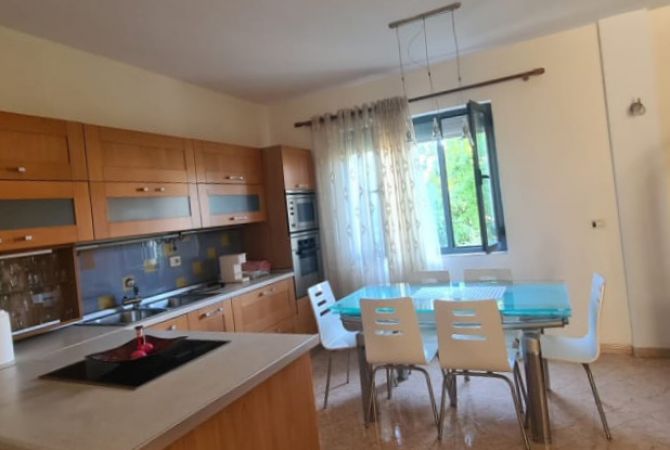 Shtepi me qera 3+1 ne Tirane - 650 Euro