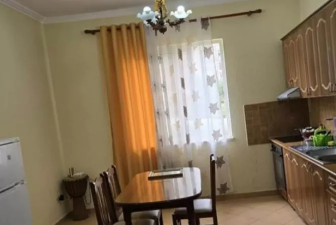 Shtepi me qera 1+1 ne Tirane - 40,000 Leke