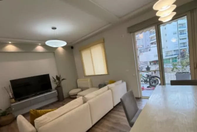 Shtepi me qera 2+1 ne Tirane - 700 Euro