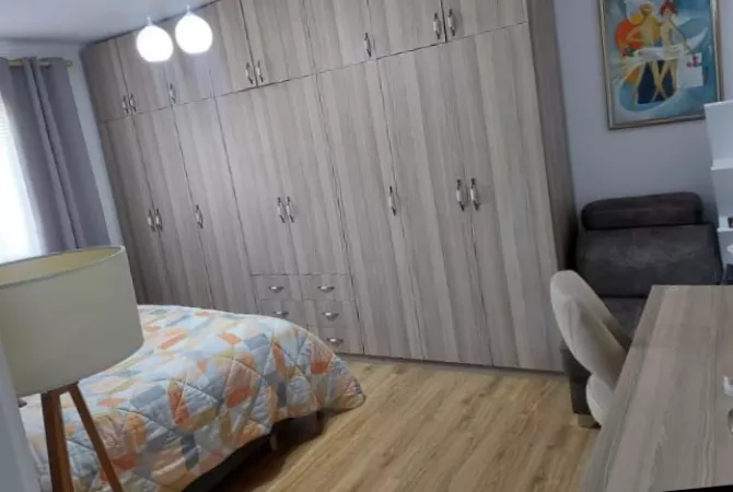 Shtepi me qera 2+1 ne Tirane - 50,000 Leke