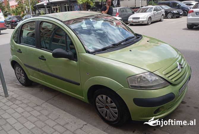 Makina ne shitje  ne Tirane - 230,000 Leke
