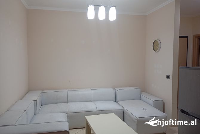 Shtepi me qera 1+1 ne Tirane - 32,000 Leke