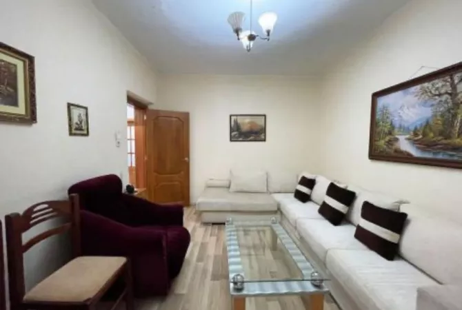 Shtepi me qera 2+1 ne Tirane - 400 Euro