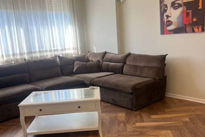 Shtepi ne shitje Apartament ne Tirane, 1+1, Mobilimi E mobiluar, Pagesa 103,000  Euro.
