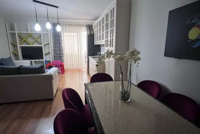 Shtepi me qera Apartament ne Tirane, 2+1, Mobilimi E mobiluar, Pagesa 700  Euro.