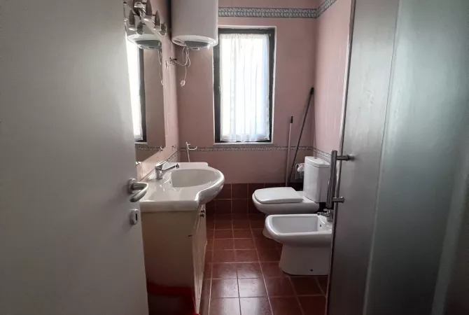 Shtepi me qera 2+1 ne Tirane - 700 Euro