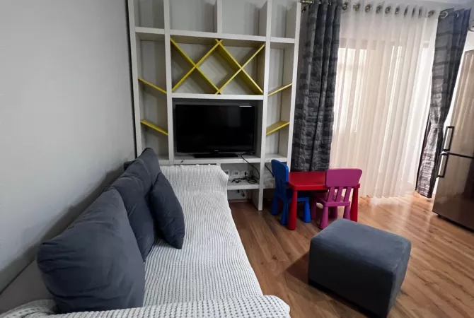 Shtepi me qera Apartament ne Tirane, 2+1, Mobilimi E mobiluar, Pagesa 700  Euro.