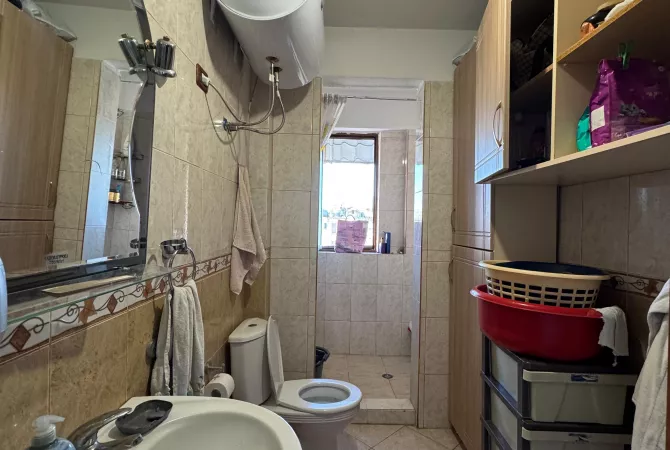 Shtepi ne shitje Apartament ne Tirane, 2+1, Mobilimi E mobiluar, Pagesa 117,000  Euro.