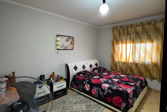 Shtepi ne shitje Apartament ne Tirane, 2+1, Mobilimi E mobiluar, Pagesa 117,000  Euro.