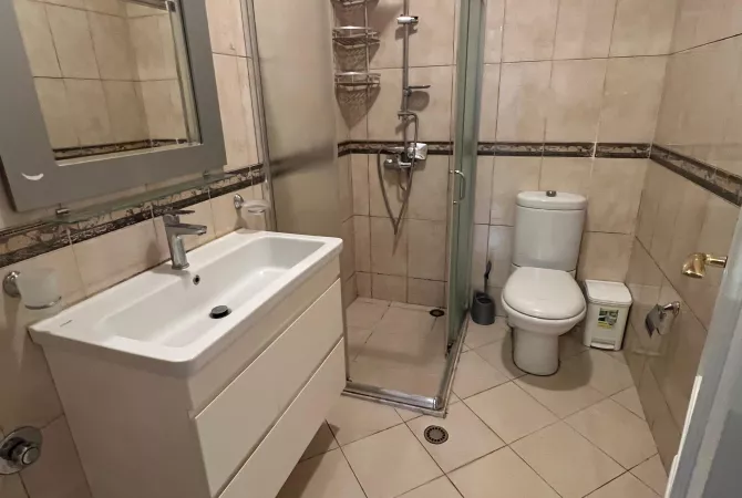 Shtepi ne shitje Apartament ne Tirane, 2+1, Mobilimi E mobiluar, Pagesa 385,000  Euro.