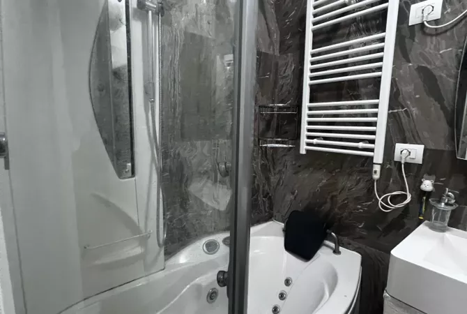 Shtepi me qera Apartament ne Tirane, 2+1, Mobilimi E mobiluar, Pagesa 1,000  Euro.