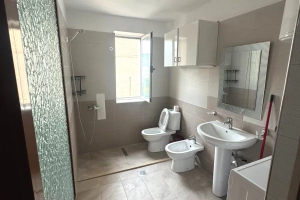 Shtepi me qera 2+1 ne Tirane - 55,000 Leke