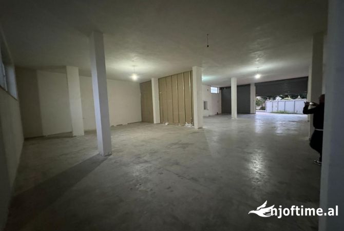 Ambient biznesi me qera 4+1 ne Tirane - 1,500 Euro