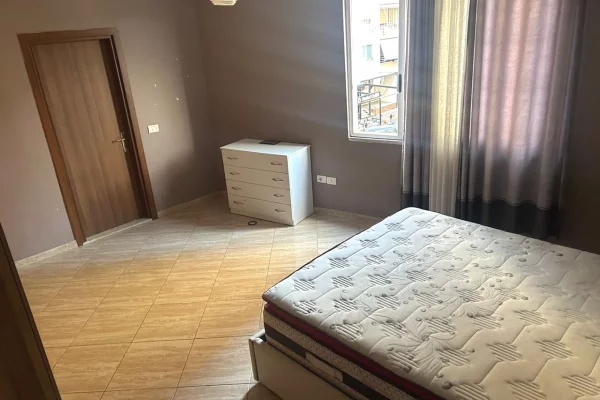 Shtepi me qera 2+1 ne Tirane - 450 Euro