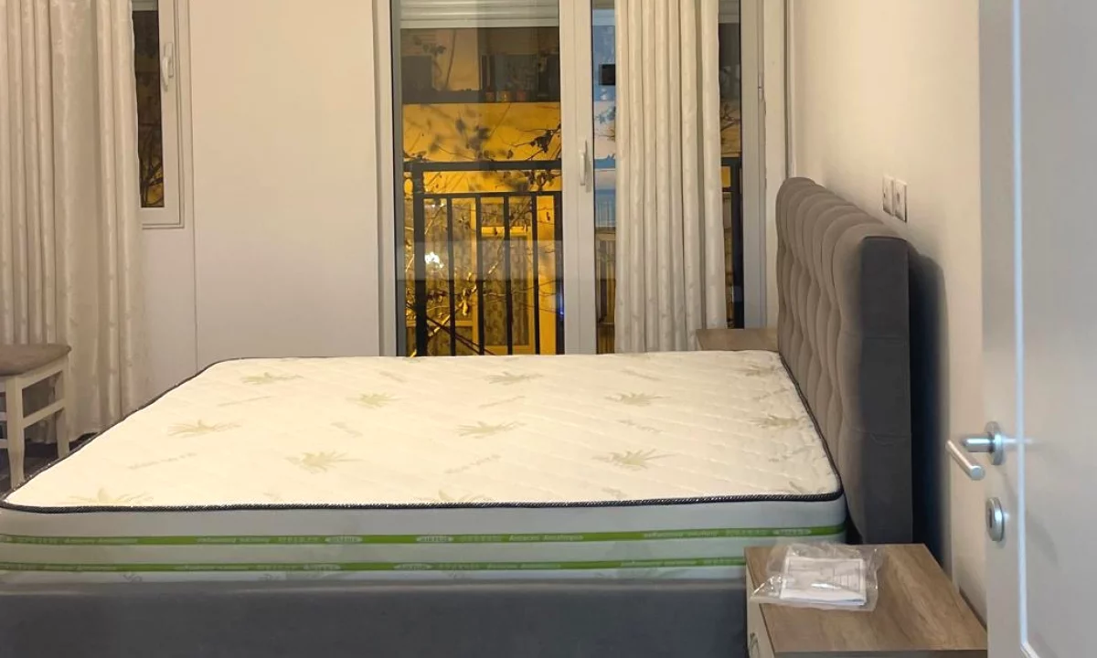 Shtepi me qera Apartament ne Tirane, 1+1, Mobilimi E mobiluar, Pagesa 550  Euro.