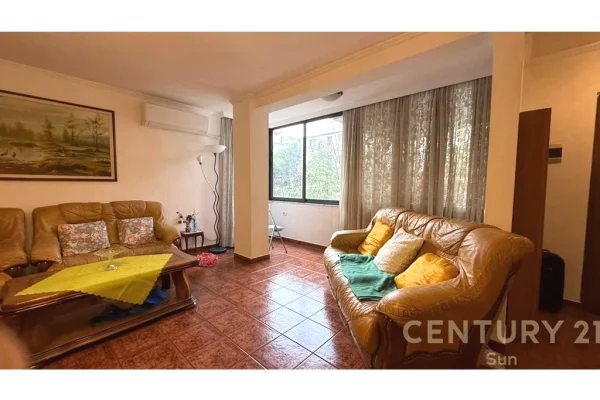 Shitet apartament 2+1 te Zogu i Zi