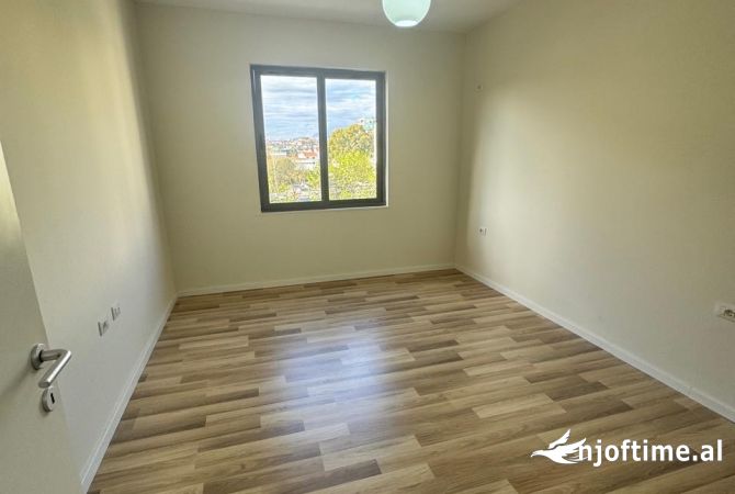Shtepi ne shitje Apartament ne Tirane, 2+1, Mobilimi Bosh, pa mobiluar, Pagesa 153,999  Euro.