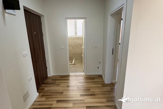 Shtepi ne shitje Apartament ne Tirane, 2+1, Mobilimi Bosh, pa mobiluar, Pagesa 153,999  Euro.