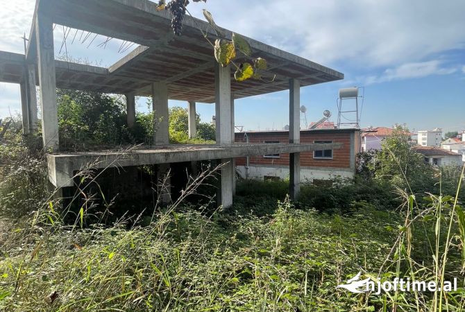 Truall ose Toke ne Tirane - 140,000 Euro