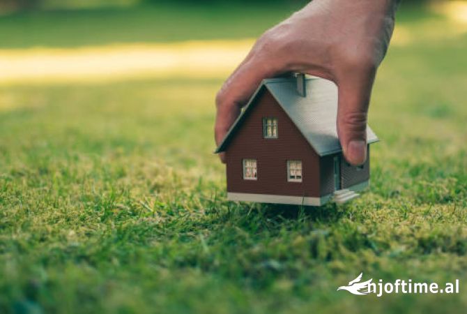Truall ose Toke  ne Tirane - 98,000 Euro