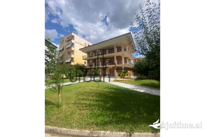 Shtepi me qera 7+1 ne Tirane - 8,000 Euro
