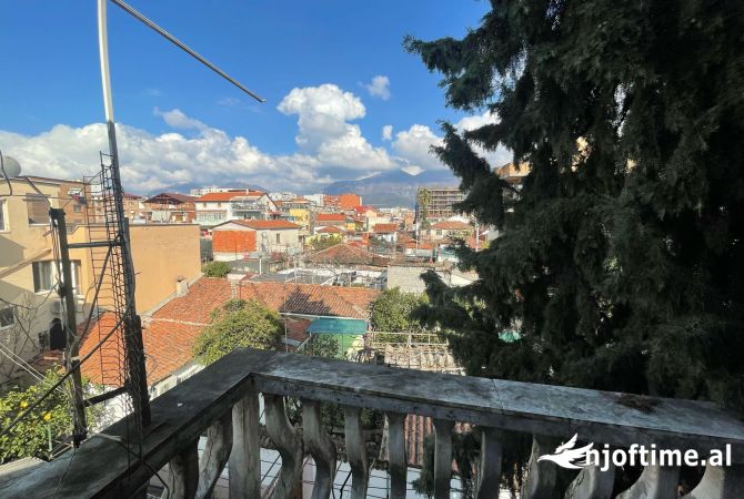 Shtepi me qera 3+1 ne Tirane - 1,500 Euro